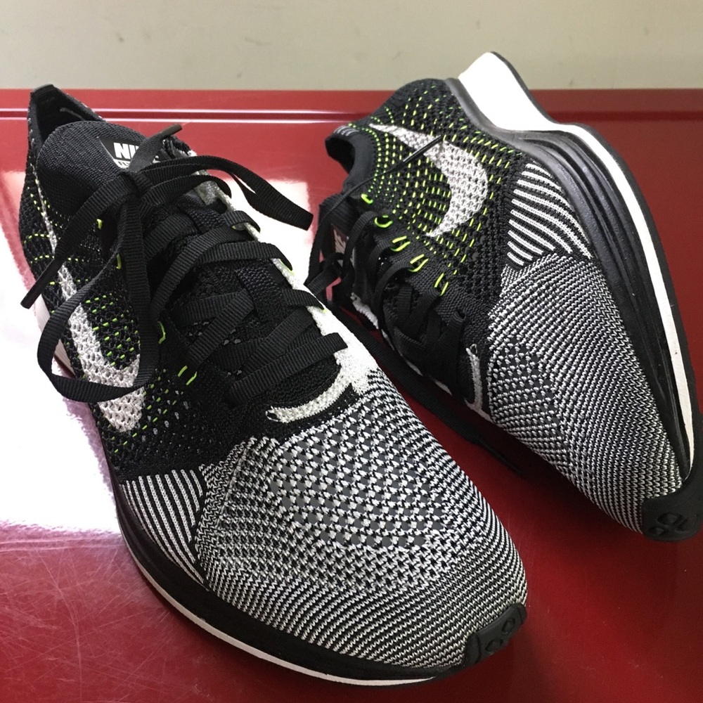 Nike Flyknit Racer Volt sz 11